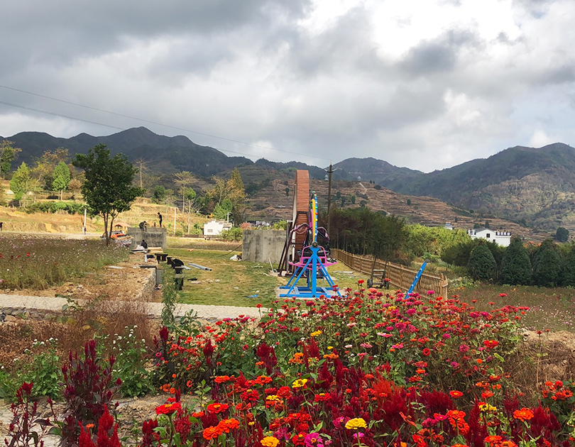 浙江臺(tái)州南坪旅游景區(qū)太空飛環(huán)，360°旋轉(zhuǎn)單車