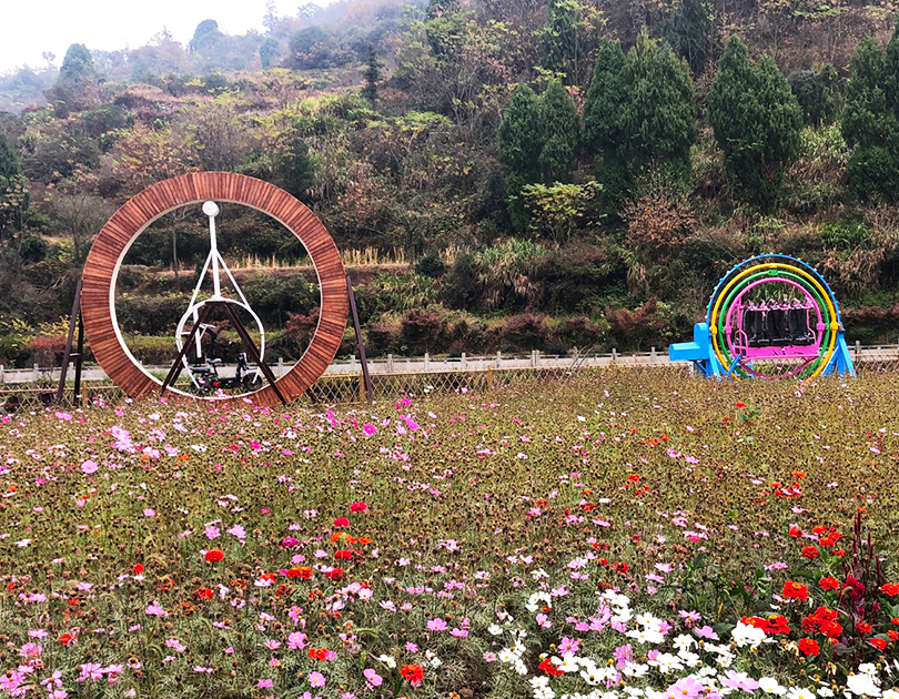 浙江臺(tái)州南坪旅游景區(qū)太空飛環(huán)，360°旋轉(zhuǎn)單車