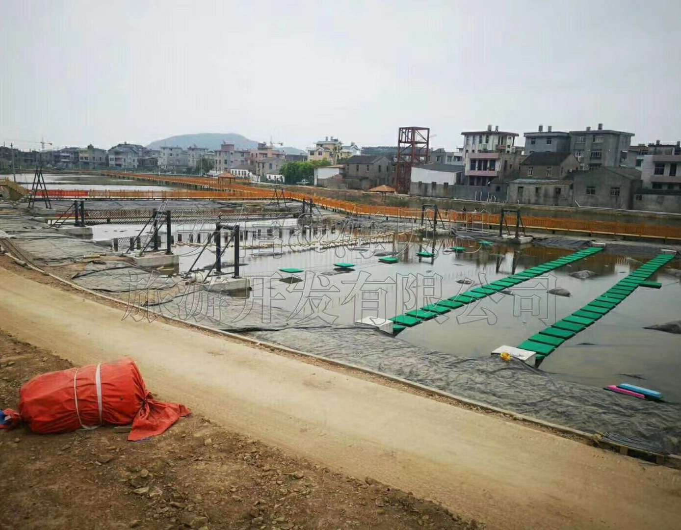 浙江省臺(tái)州市風(fēng)火輪，水上趣橋，網(wǎng)紅橋，網(wǎng)紅秋千，摩拜單車(chē)安裝完畢