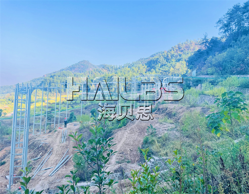 湖北鄂州玻璃漂流滑道施工現(xiàn)場(chǎng)